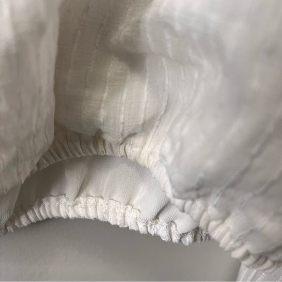 ASTR White Vneck Cropped Pinstipe Blouse Size Large - Picture 7 of 9